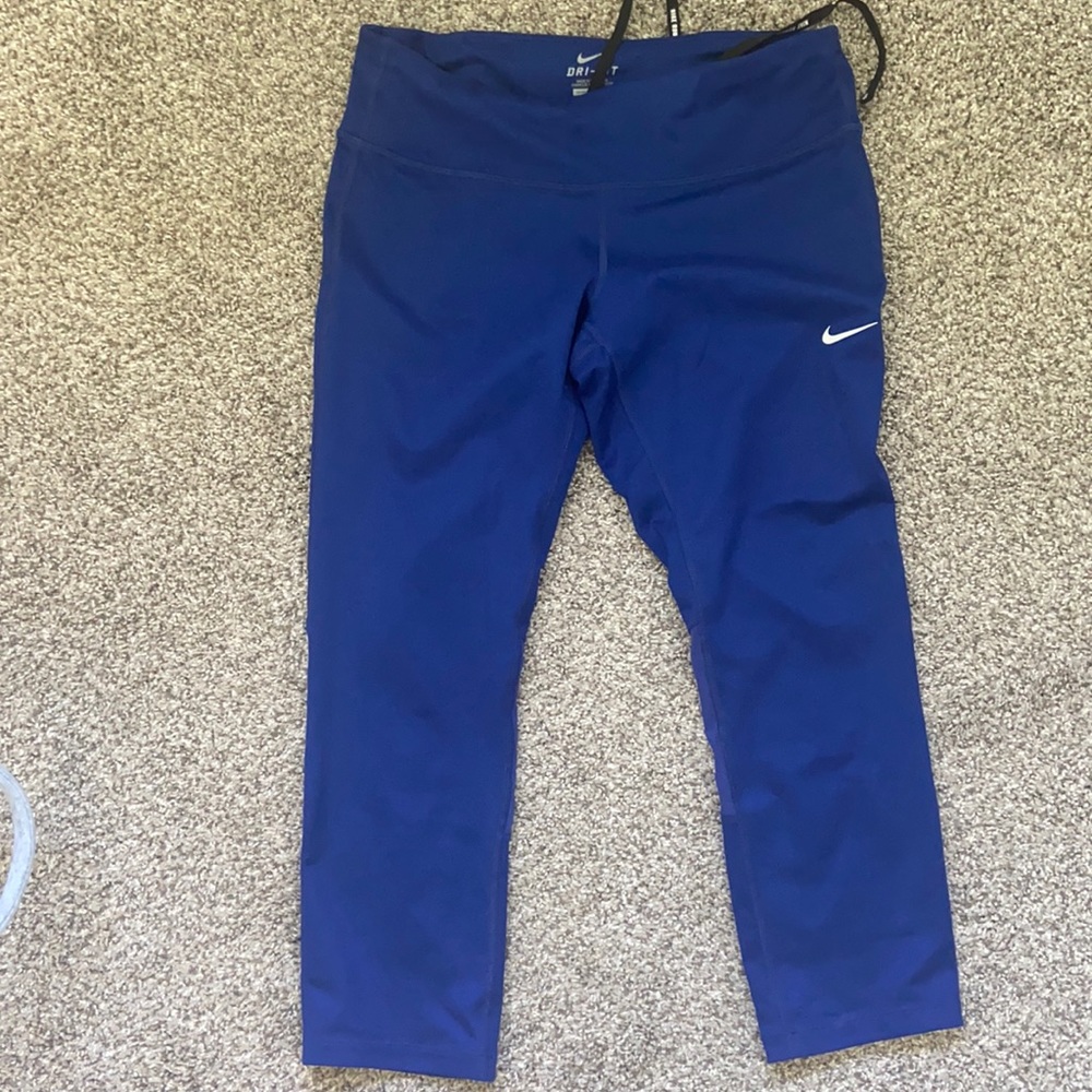 ✨Athletic spring sale✨ Nike running crop leggings